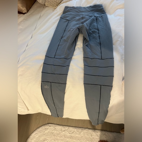 Blue Alo yoga leggings - Picture 2 of 6